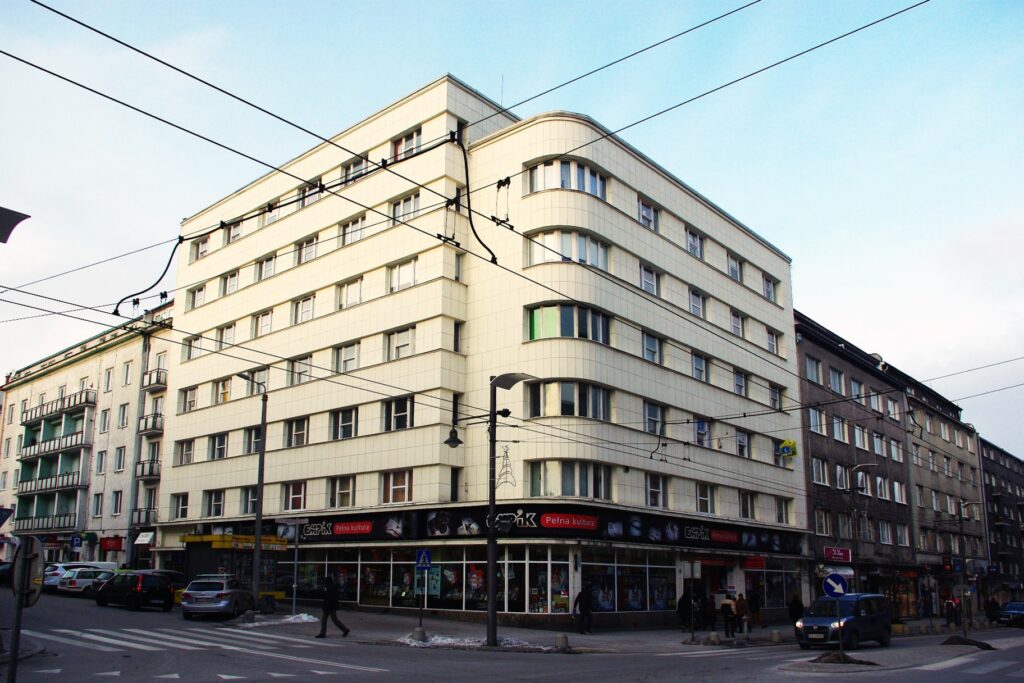 Budynek przedstawiający modernizm gdyński